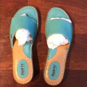 NWOT Born slide leather sandals, blue